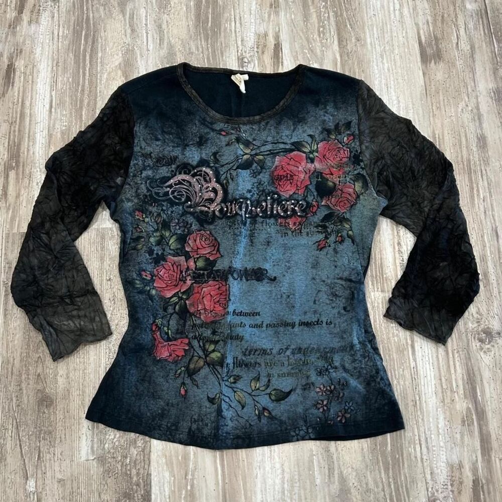 Women's goth grunge alt black long sleeve top w/ lace sleeves